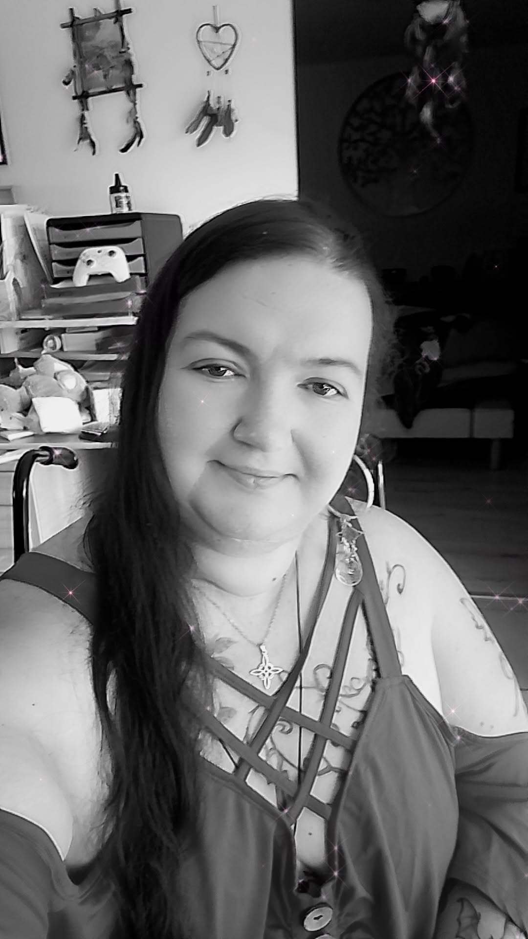 Femme souriante chez Détente et Bien être 81, ambiance chaleureuse à Tarn, Lisle-sur-Tarn, Salvagnac, Montan, Cadalens,